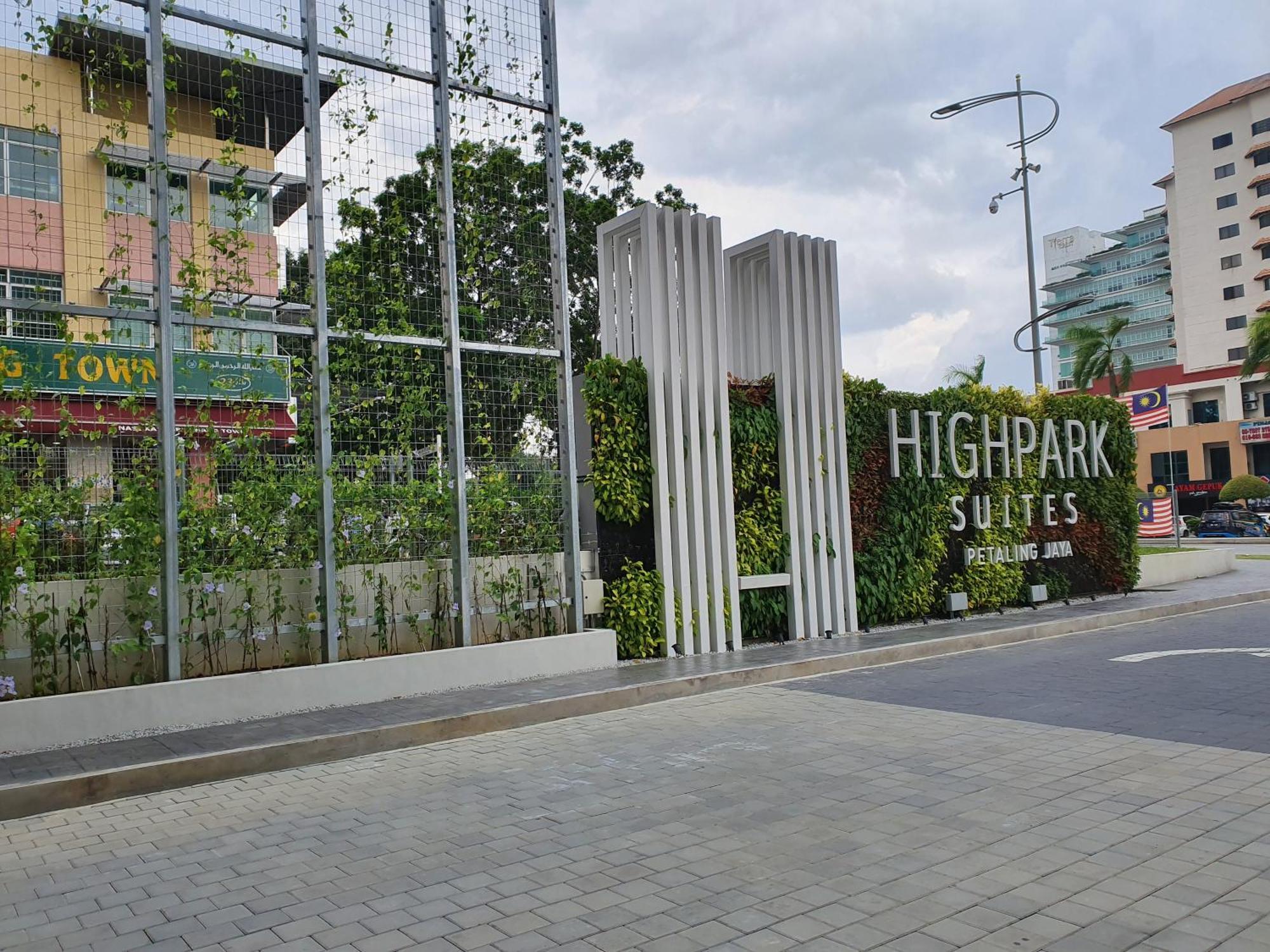 Highpark Suites At Petaling Jaya, Kelana Jaya By Plush Exterior photo